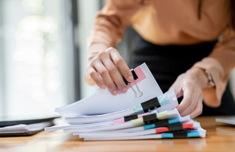 中間業者が入ればその分だけ事務経費が固定費としてかさんでくる　nampix/Shutterstock