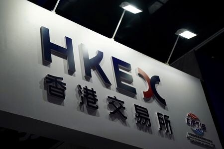 香港市場で今年に入ってからの株式新規上場による資金調達総額が前年同期と比べて９０％減少し、９年ぶりの低水準となっている。北京で２０２０年撮影。（２０２２年　ロイター/Tingshu Wang）