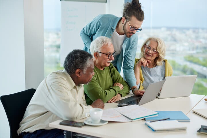 行政には夜間中学など教育機会の整備が求められる（画像はイメージ写真です）　millann/iStock.