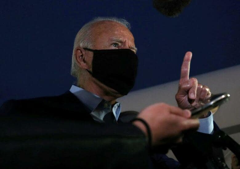 米大統領選を前にロイター／イプソスが６つの重要州で実施した世論調査によると、ミシガン州の投票に行く可能性が高い有権者の間で野党・民主党候補バイデン前副大統領の支持率が与党・共和党の現職トランプ大統領を５％ポイント上回った。写真は９日、遊説先で記者会見するバイデン氏。（２０２０年　ロイター／Leah Millis）