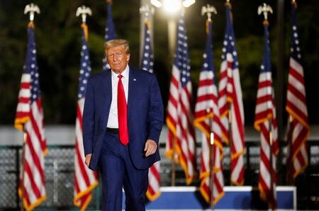 　１１月１４日、トランプ前米大統領が２０２０年大統領選での敗北を覆そうとしたとしてジョージア州大陪審に起訴された事件で、同州フルトン郡のファニ・ウィリス地区検事は、裁判は何カ月も続く見通しで、２４年冬か２５年初めまで終わらない可能性があるとの見方を示した。フロリダ州ハイアリアで８日撮影（２０２３年　ロイター/Octavio Jones）