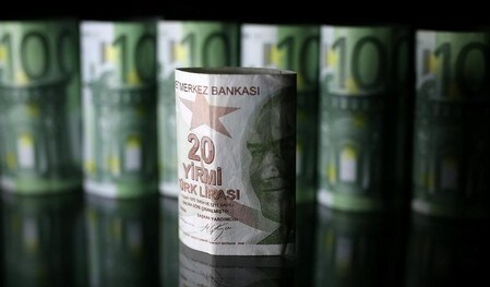 　７月９日、トルコ政府は、中央銀行の総裁任期を５年間とした規定を撤廃する決定などを行った。写真はトルコリラ。６月撮影（２０１８年　ロイター/Dado Ruvic）