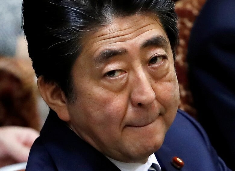 ４月９日、ドルは１０７．０２円付近。市場の一部では、安倍晋三首相（写真）の国会での答弁が話題になっていた。都内で３月撮影（２０１８年　ロイター/Issei Kato）
