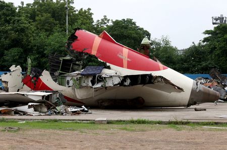 先月発生したエア・インディア機の墜落事故について、インドの航空事故調査局（ＡＡＩＢ）は１７日、事故の原因について「明確な結論」を出すのは時期尚早だとの見解を示した。写真は７月１２日、アーメダバードで撮影（２０２５年　ロイター/Amit Dave）