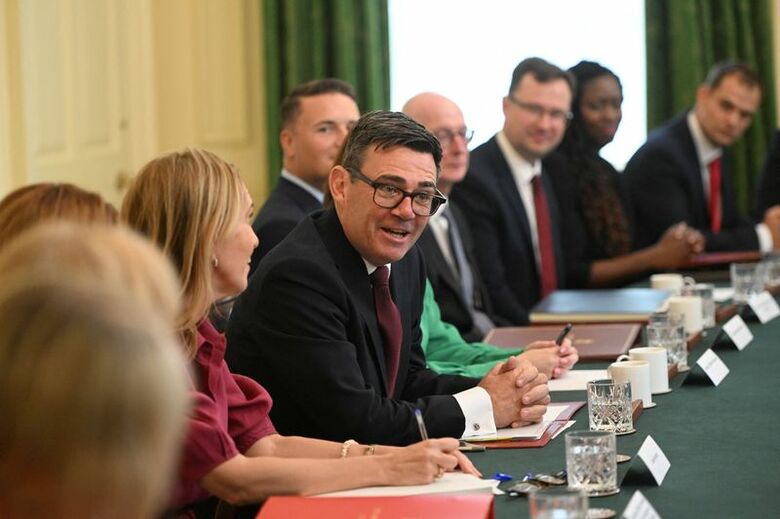 写真は閣議に出席するバーナム英首相。7月21日、ロンドンで代表撮影。REUTERS