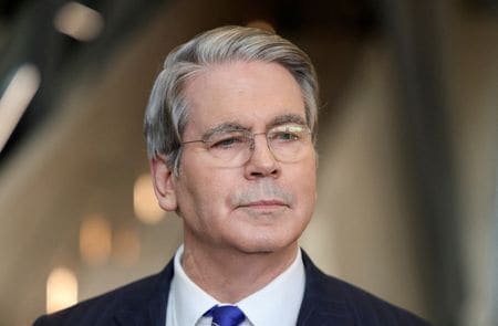 マレーシアのクアラルンプールで行われた米中貿易協議後、取材に応じるベセント米財務長官。１０月撮影。REUTERS/Hasnoor Hussain