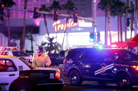 　１０月２日、ラスベガスの乱射事件で少なくとも５８人が死亡し、５１５人がけがを負った。写真は１日撮影（２０１７年　ロイター/Las Vegas Sun/Steve Marcus）