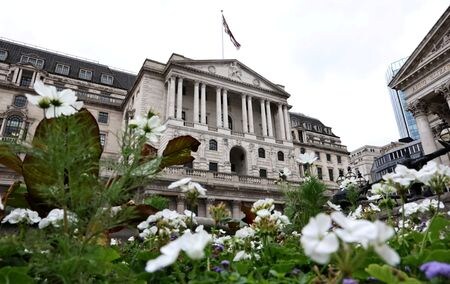 英国の銀行は９日、イングランド銀行（英中央銀行）から６カ月物の資金を担保と引き換えに３０億２５００万ポンド（４１億１０００万ドル）借り入れた。ロンドンの本部で８月撮影（２０２５年　ロイター/Corey Rudy/File Photo）