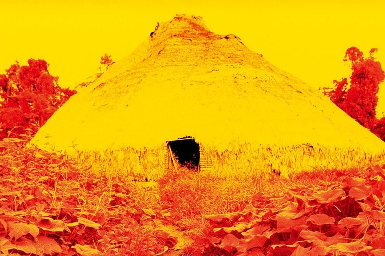 アマゾン先住民ヤノマミのアーティストたちは自分たちの気候変動との「戦い」を表現　CLAUDIA ANDUJAR