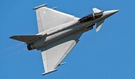 「爆破予告」の旅客機にぴったり張り付く「イタリアの戦闘機」...緊急着陸までを捉えた「緊迫の映像」が話題に