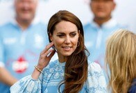 戻ってきた「ケイト・スタイル」...「ブルーのドレス」はキャサリン妃の友人で有名デザイナーによるもの