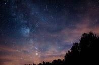 日食と流星群、両方の天体ショーが連続で見られる場所はここ