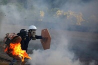 ベネズエラほぼ内戦状態　政府保管庫には大量の武器