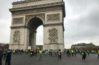「デモ参加者」って誰だ──フランス燃油税高騰デモは政府に見捨てられた地方住人の反乱か