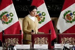 ペルーとメキシコ、国交回復で合意　チャベス元首相の亡命巡り対立