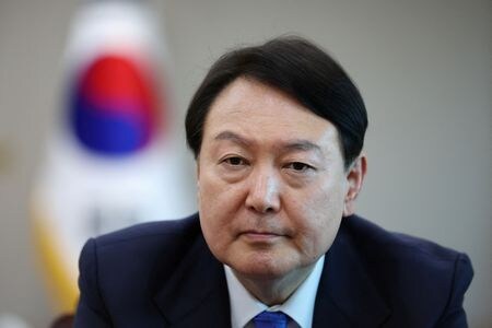 韓国の趙賢東（チョ・ヒョンドン）駐米大使は２１日、来週行われる米韓首脳会談で北朝鮮の人権問題が重要視されるとの見通しを示した。写真は４月１８日、ソウルでロイターのインタビューに応じる 韓国の尹錫悦大統領（２０２３年　ロイター／Kim Hong-Ji）