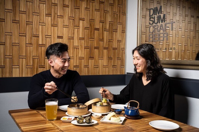 使用済みの竹の割り箸をアップサイクルしたテーブルや建材（写真提供：ChopValue）