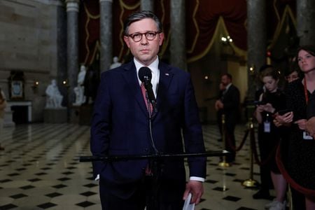 　４月１７日、米共和党のジョンソン下院議長（写真）は、ウクライナ、イスラエル、インド太平洋地域への支援に関する法案を早ければ２０日にも採決する方針を示した。写真は米ワシントンで撮影（２０２４　ロイター／Evelyn Hockstein）