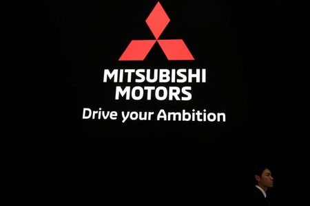 　２６日、三菱自動車が１１月中旬から国内で５００—６００人規模の希望退職を募集することが分かった。複数の関係筋が明らかにした。同社は７月に公表した中期経営計画で希望退職の実施を表明している。新型コロナウイルスの感染拡大の影響などで業績が悪化する中、コスト削減で回復を急ぐ。都内で２０１９年撮影（ロイター　２０２０年/Soe Zeya Tun）