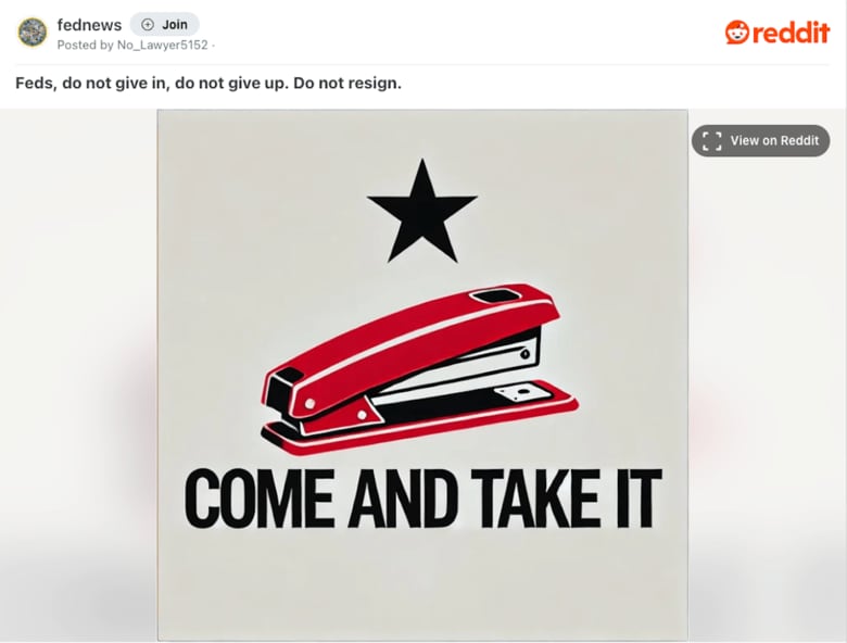 「俺たちのホッチキス、奪えるものなら奪ってみろ」という連邦職員の抵抗のシンボル（詳しくは本文参照）　r/fednews Reddit page