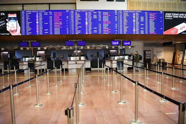 世界の航空大手が加盟するワンワールド、スカイチーム、スターアライアンスの3航空連合は16日、共同声明を発表し、各国政府に対し新型コロナウイルスの感染拡大で影響を受けた航空各社を支援するよう呼び掛けた。ストックホルム近郊の空港で撮影（2020年　ロイター/TT NEWS AGENCY）