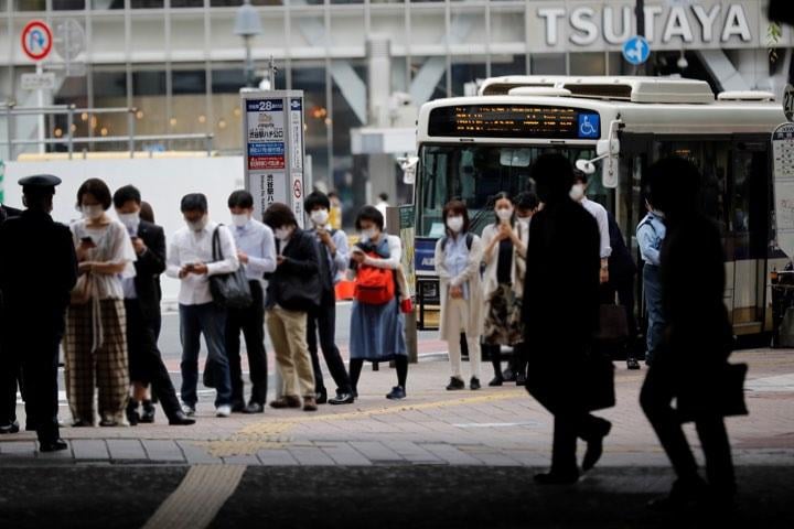 都内で新たに28人の新型コロナウイルスへの感染が確認された。写真は5月27日、東京･渋谷で。REUTERS/ KIM KYUNG HOON