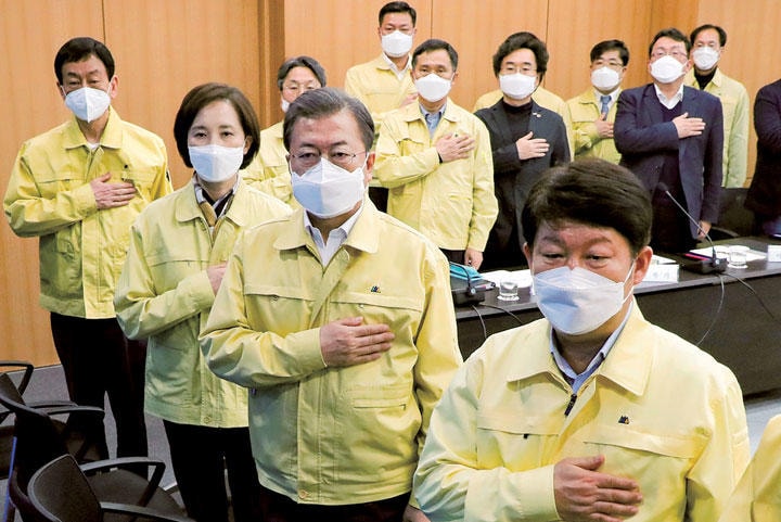 4月に総選挙を控える文在寅大統領だが（大邱）　Yonhap-REUTERS