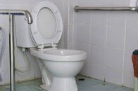 【写真】便器横にベッド...想像以上の「劇狭ホテル」が中国で流行　人気の原因は？