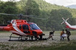 ネパール土石流の死者389人、捜索活動続く　新たな洪水リスクも