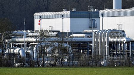 　７月２０日、欧州連合（ＥＵ）欧州委員会は、ＥＵ諸国が来年３月までガスの使用量を１５％削減する自主目標を提案した。写真はドイツ・レ―デンの天然ガス貯蔵施設。３月撮影（２０２２年　ロイター／Fabian Bimmer）