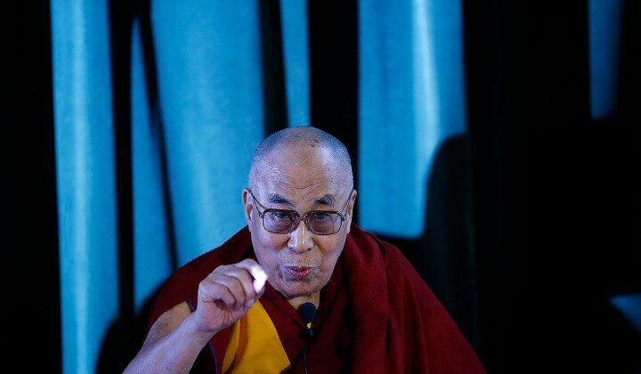 2012年のキャメロンとダライ・ラマ14世の会見により始まった史上最悪の英中関係は終わったが（2015年9月、英オックスフォードで会見を開くダライ・ラマ）　Darren Staples-REUTERS