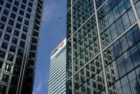 　英金融大手ＨＳＢＣが２９日発表した第１・四半期決算は、２５％の減益となった。トランプ米政権の関税政策を受け、融資需要や信用の質に影響が出る可能性があると警告した。写真はロンドンで２０１７年７月撮影（２０２５年　ロイター／Kevin Coombs）