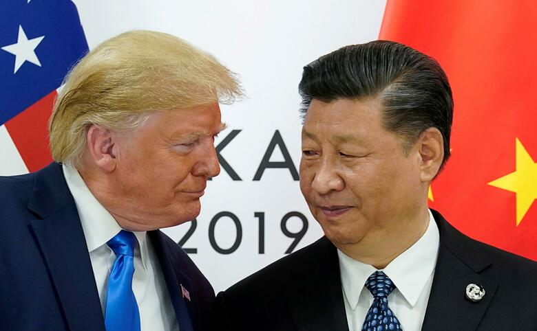 米財務省が中国を「為替操作国」に認定（写真は6月、大阪G20サミットで行われた米中首脳会談）　Kevin Lamarque-REUTERS