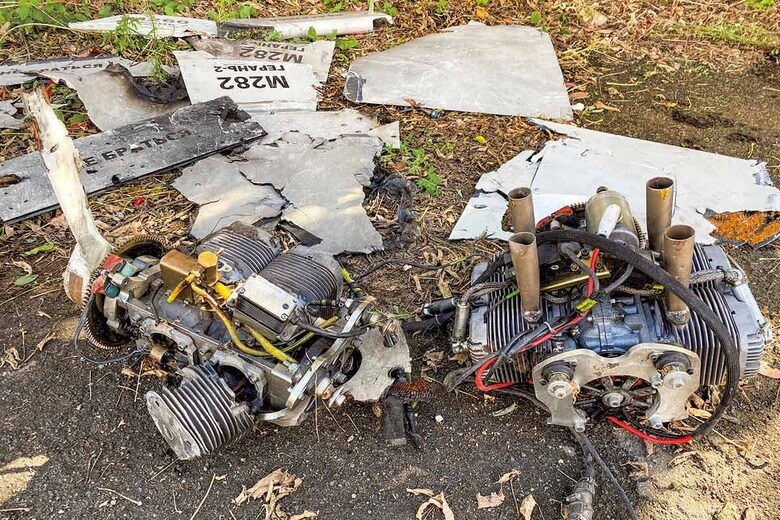 攻撃に使われたイラン製の「シャヘド136」とみられる無人機の残骸（ウクライナ北東部のハルキウ）　VITALII HNIDYIｰREUTERS