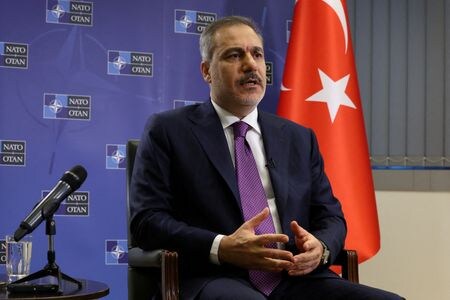 トルコのフィダン外相は４日、イスラエルによるシリアの軍事施設への攻撃は、シリア新政権の敵対勢力への対応力低下につながるとの見方を示した上で「地域の不安定化をもたらす」と指摘した。（２０２５年　ロイター/Yves Herman）