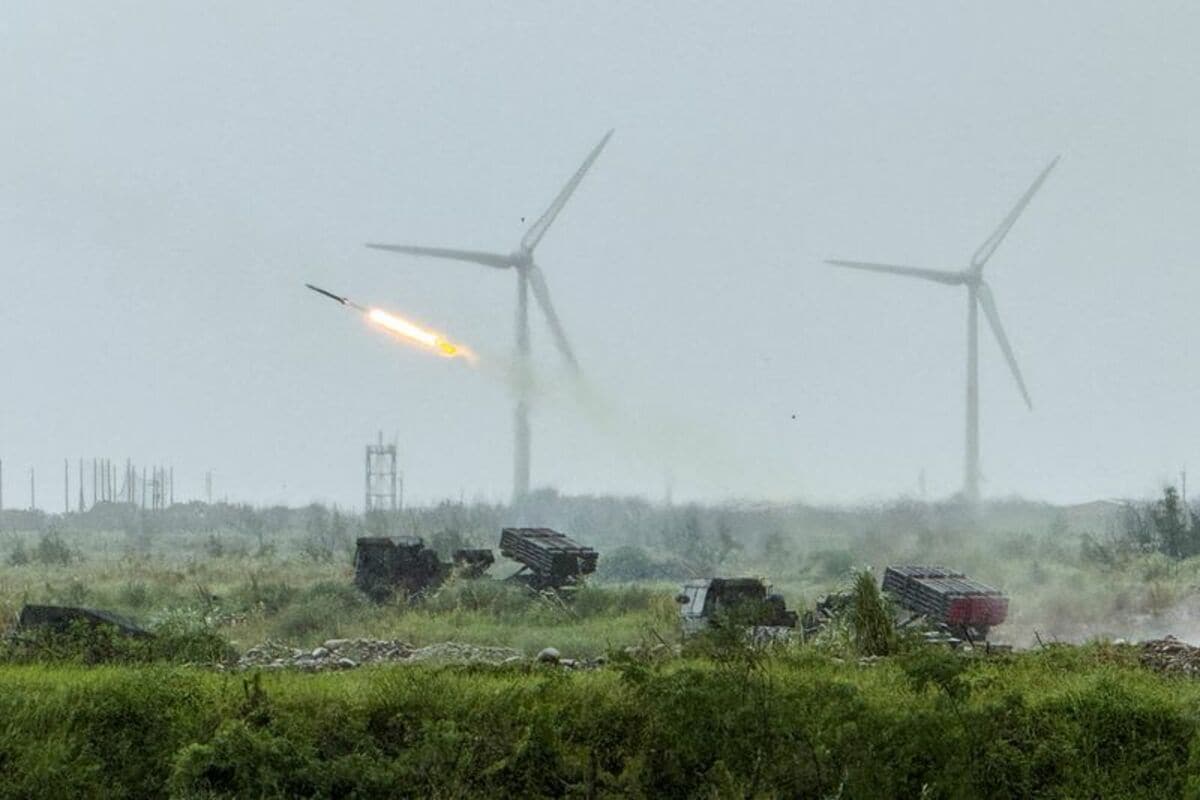 台湾軍が沿岸で演習、中国軍の上陸阻止を想定 「実戦に近い形