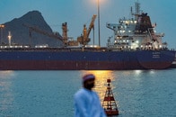 ホルムズ海峡はイランの「料金所」に...世界経済を揺らす「通行料ビジネス」の狙いとは？