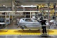 中国政府、自動車メーカーに完全現地生産の「海外投資リスク」を警告