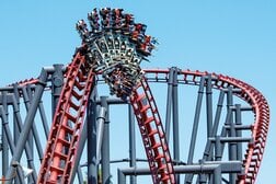 世界最恐の絶叫マシンは「死のコースター」だった？ 脳損傷の事故相次ぎ、死者も…専門家の見方は