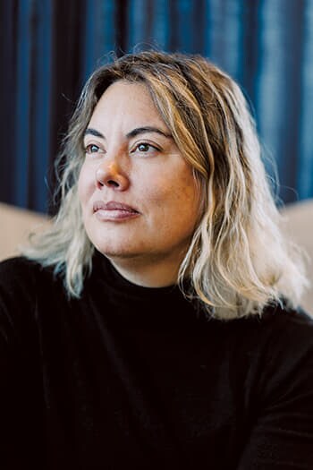 ビジネス・貿易・資源・エネルギー・司法・平等担当の閣僚を務めるナーヤ・ナタニエルセン。平等法と鉱業法の改正、産業振興の枠組みづくりを進めている