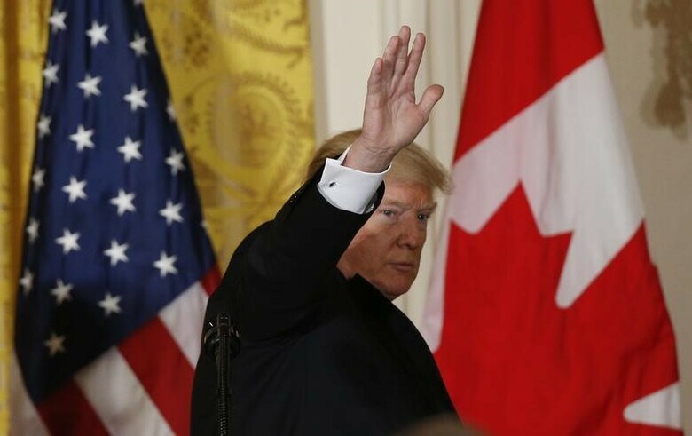 ２月１３日、米下院歳入委員会のケビン・ブレイディ委員長は１３日、トランプ大統領（写真）の納税申告を求めない考えを示した。ワシントンで撮影（２０１７年　ロイター/Kevin Lamarque）
