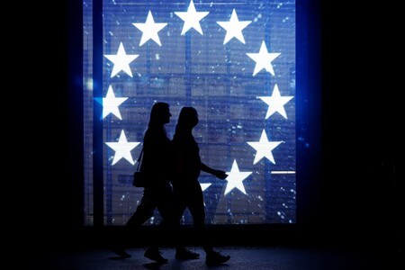 　１０月１７日、欧州連合（ＥＵ）のモスコビシ欧州委員（経済・財務・税制）はロイターのインタビューで、イタリアの２０２０年予算案で構造的財政赤字の増加が見込まれていることについて、ＥＵ財政ルールと整合的かどうか調べているところだが、危機を招くとは想定していないと述べた。写真は８月にベルリンで撮影（２０１９年　ロイター／Fabrizio Bensch）