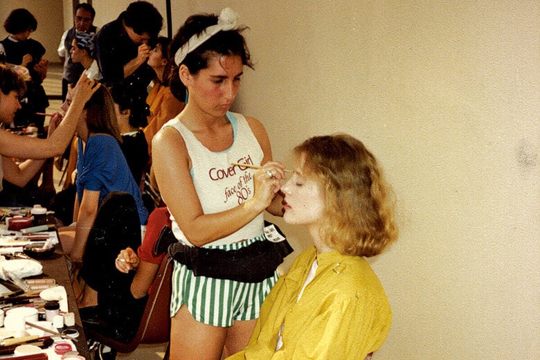 若きメーキャップアーティストだった頃のブラウン