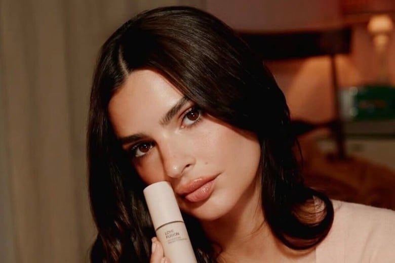 賛否を呼ぶ表現は武器になるのか　エミリー・ラタコウスキー投稿を読み解く　emrata-Instagram