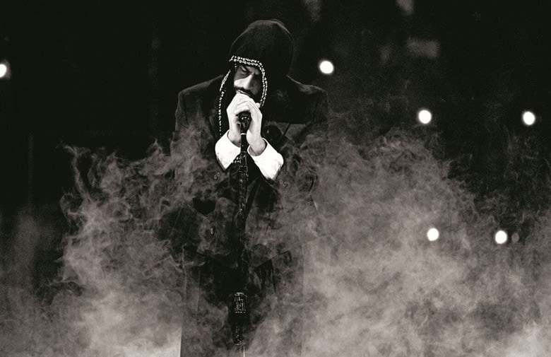 スーパーボウルのハーフタイムショーに選ばれたバッド・バニー（写真は2024年のアトランタ公演で）　PARAS GRIFFIN／GETTY IMAGES