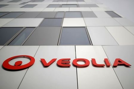 　２月７日、フランスの水・廃棄物管理企業べオリアは、同業のスエズが買収提案に応じなかったとして、株式の公開買い付け（ＴＯＢ）を開始したと発表した。写真はべオリアのロゴ。フランスのナントで昨年１０月撮影（２０２１年　ロイター／Stephane Mahe）