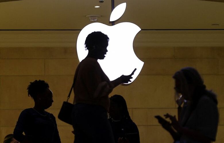 ニューヨークのアップルストアで2023年4月撮影。 REUTERS/Mike Segar