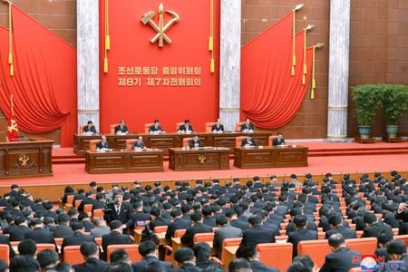 北朝鮮の金正恩朝鮮労働党総書記は２６日、国内経済や農業部門の改善について討議するため、党中央委員会第８期第７回拡大総会を招集した。提供：KCNA（２０２３年　ロイター）