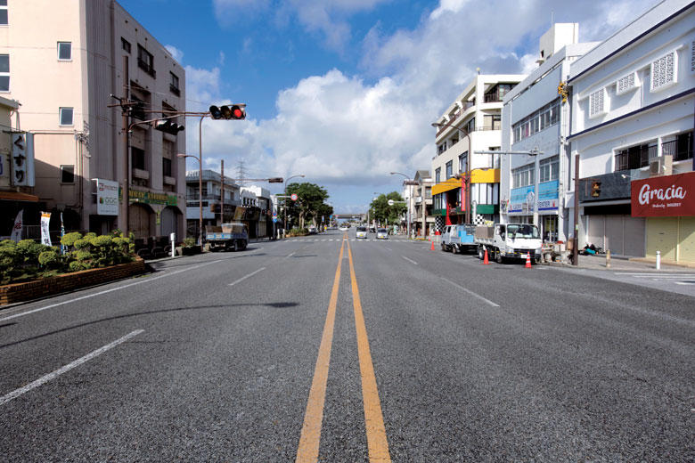 過去から未来へと続いていく（沖縄市コザ）　PHOTOGRAPH BY KOSUKE OKAHARA FOR NEWSWEEK JAPAN