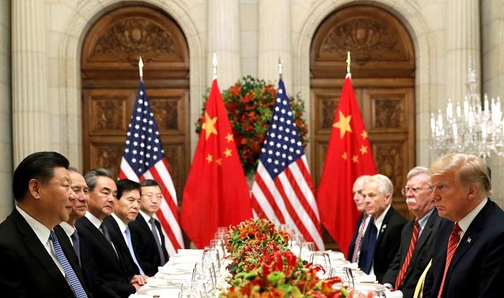 トランプの政策に翻弄された2018年（12月1日、ブエノスアイレスでの米中首脳会談）　Kevin Lamarque-REUTERS